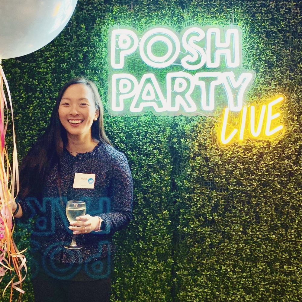 < < w e l c o m e > >